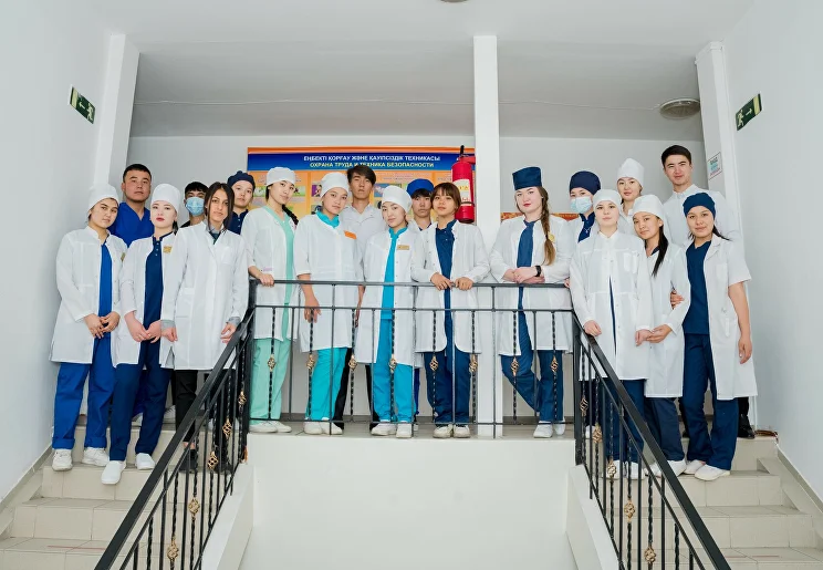 Аса Акира тіс дәрігеріндегі секс