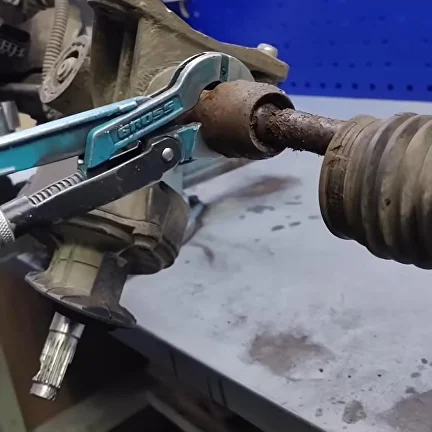 Ремонт рулевой колонки ЭУР: электромотор, редуктор, датчик момента и датчик угла; устранение люфтов и шумов, последующая калибровка