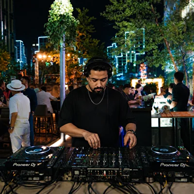 DJ