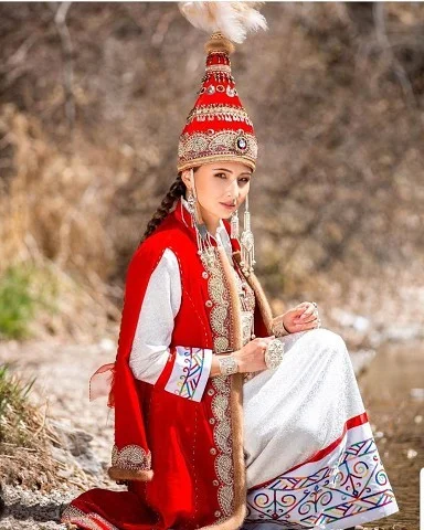 Жас әйелдің топтық жыныстық қатынасқа түсуі