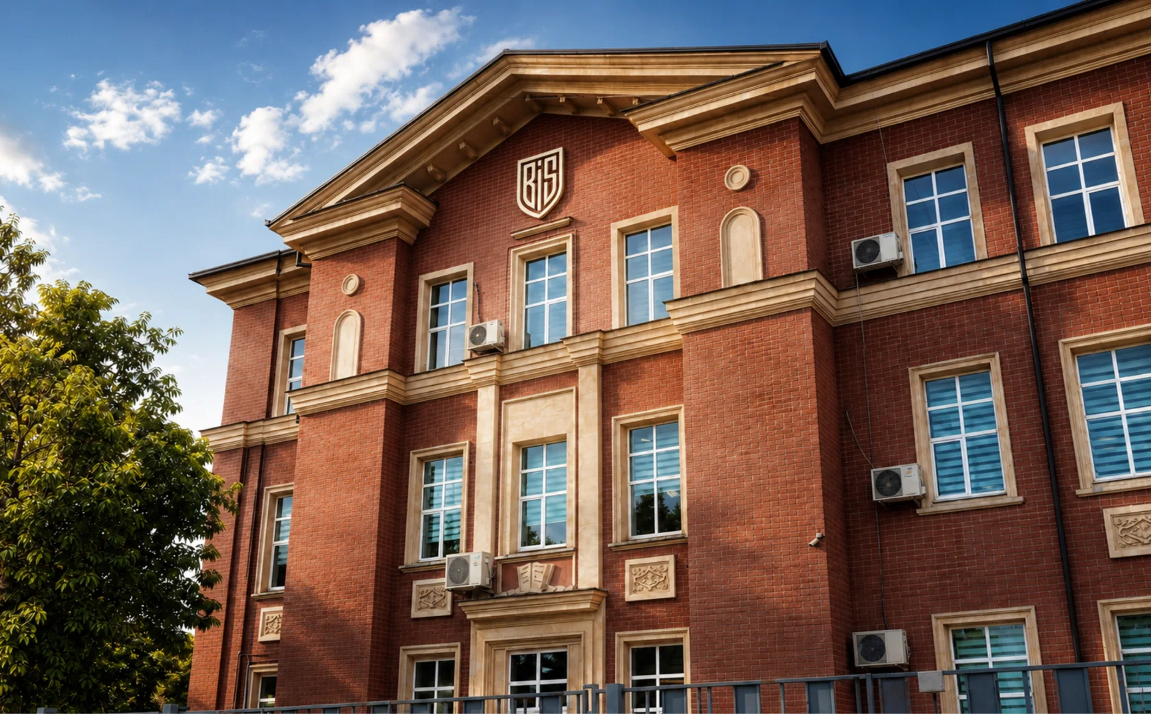 Bridge International School — maktab binosi