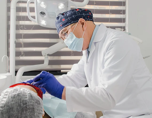 Стоматологический приём в клинике Lucky Dental Arts